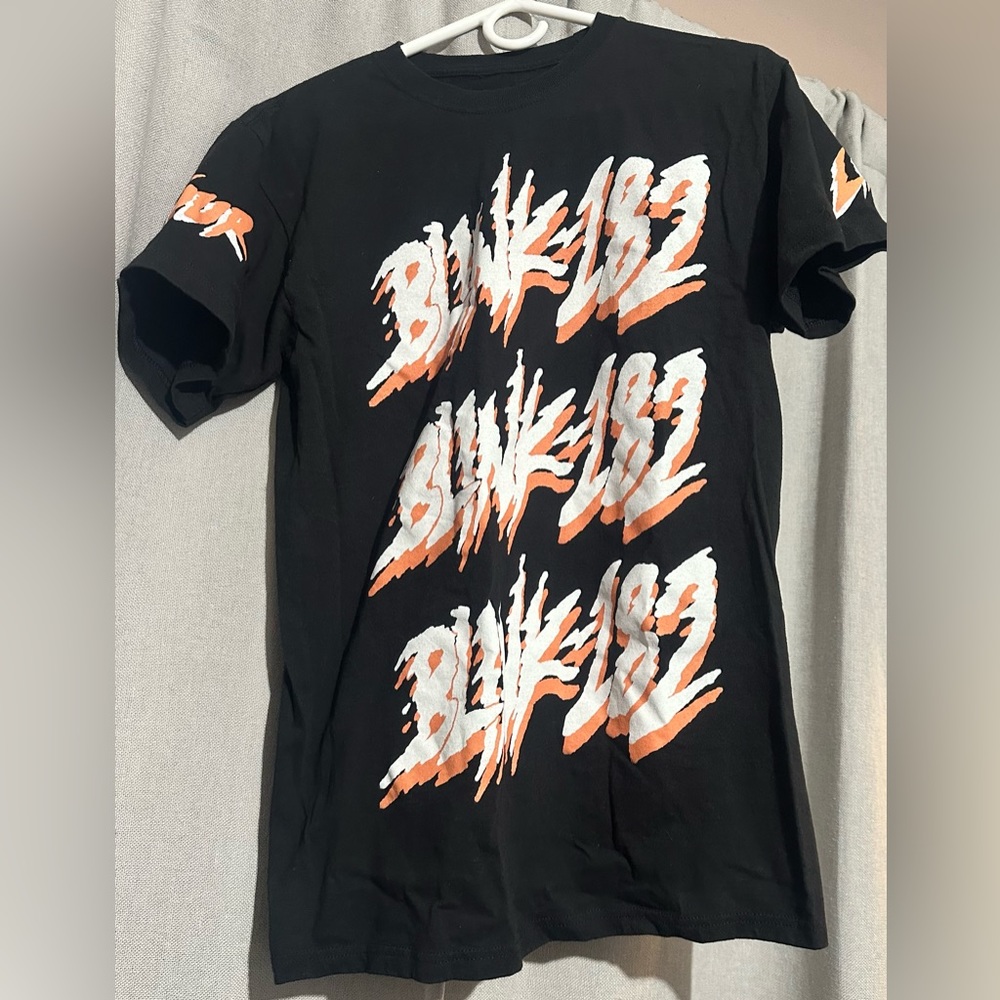 BLINK-182 GRAPHIC TEE